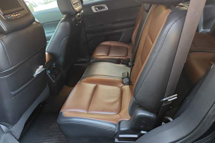 Used Ford Explorer 2013 3.5L Deluxe Model
