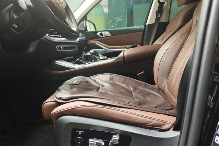 Used BMW X7 2022 xDrive40i Luxury Package with Leading Features
