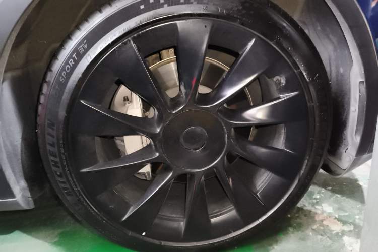 Used Tesla Model Y 2021 Long-Range All-Wheel-Drive Version
