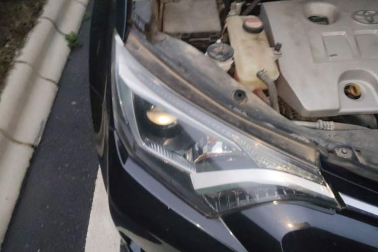 Used Toyota RAV4 2016 2.0L CVT Two-Wheel Drive Fashion Edition China V Standard
