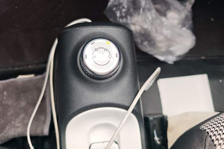 Used Wuling Hongguang MINIEV 2024 3rd Generation 215km Youth Edition Gear Lever