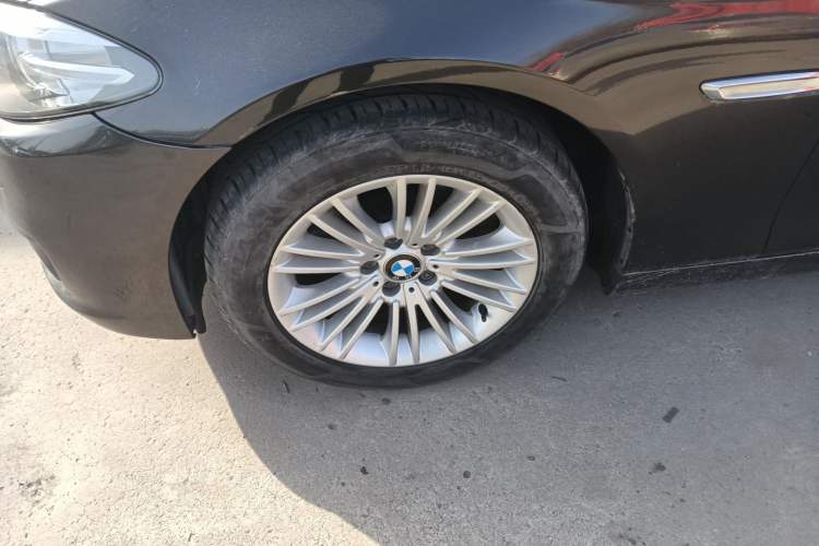 Used BMW 5 Series 2014 525Li Leading Model
