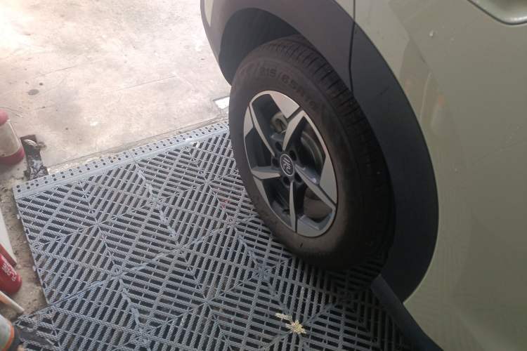 Used BYD Yuan UP 2024 301KM Leading Edition Right Rear Wheel Hub