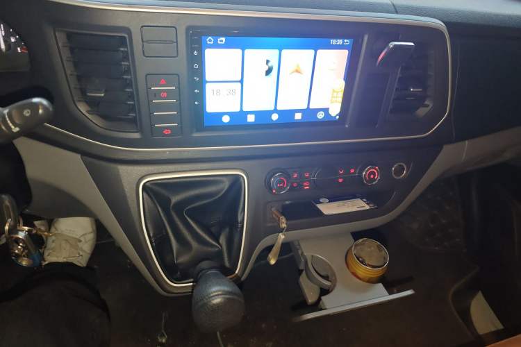 Used SAIC MAXUS Xintu V80 2021 2.0T Manual Classic Aoyuntong 127 PS Mid-axle Mid-roof 6/7/8/9-Seater Audio And AC Panel