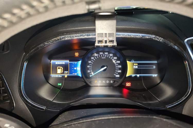 Used Ford Edge 2015 2.0T GTDi Two-Wheel-Drive High-Line Version
