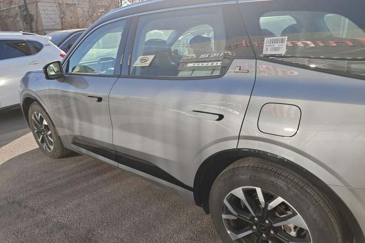 Used Ford Edge 2025 Ford Explorer L 2.0T EcoBoost E-Hybrid Four-Wheel-Drive 7-Seater Supreme Model