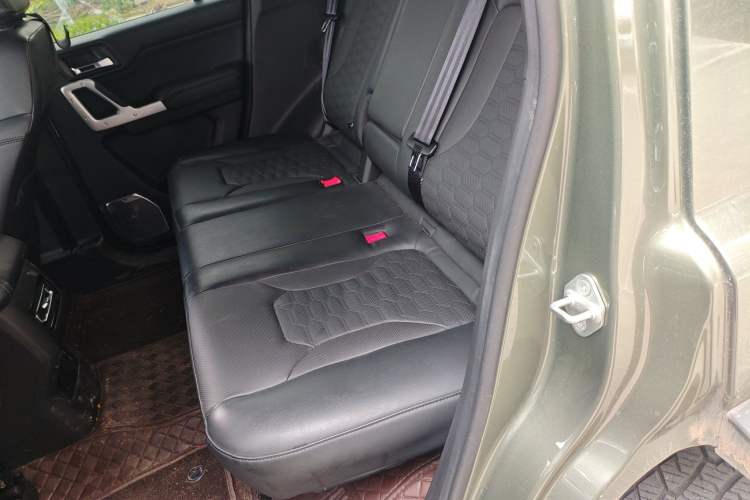 Used 212 T01 2024 2.0T Explorer
