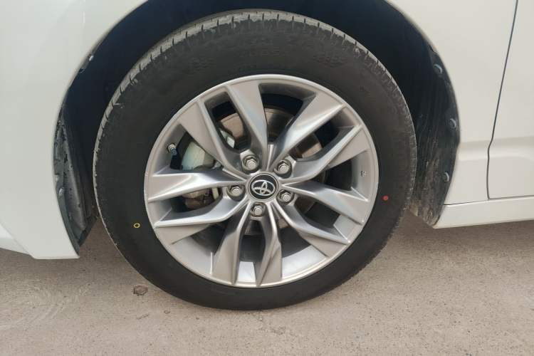 Used Toyota Avalon 2019 Dual-Engine 2.5L Luxury Edition China VI Standard
