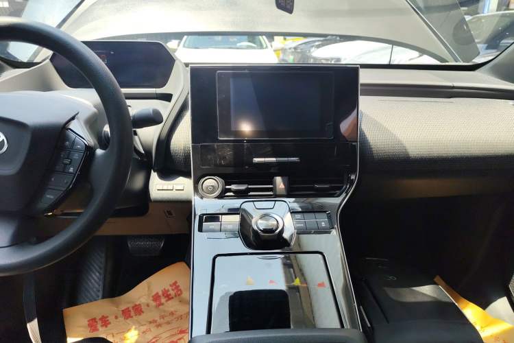 Used Toyota FAW bZ4X 2022 Two-Wheel-Drive Long-Range JOY Edition Audio And AC Panel