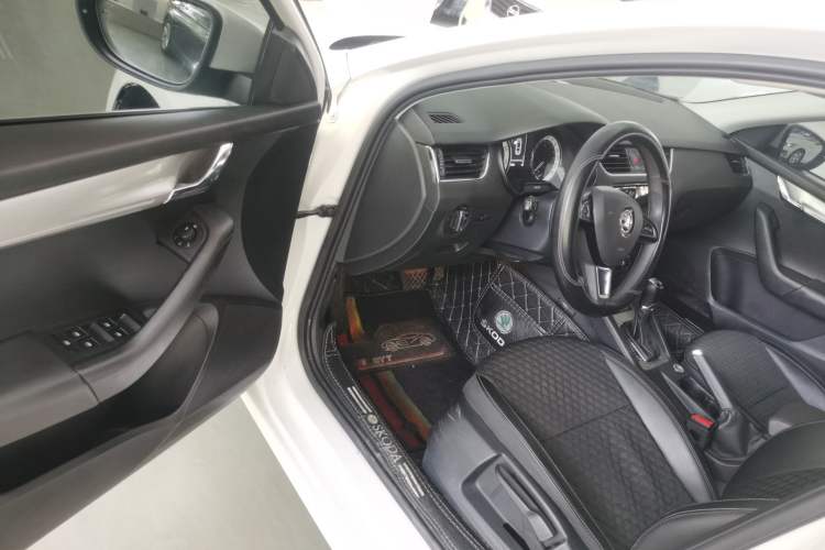 Used Skoda Octavia 2019 1.5L Automatic Smart Drive Luxury Edition China VI Standard Driver Seat