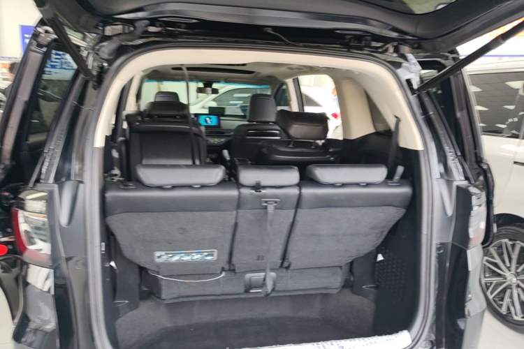 Used Honda Elysion 2022 2.0L eHEV Luxury Edition Trunk