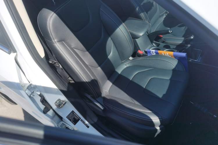 Used Dongfeng Fengon 580 2021 Revised ☆ Star Edition 1.8L Manual Elite Version Right Front Seat