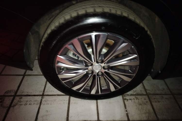 Used Hongqi E-QM5 2022 431 km Charge & Enjoy Edition Exterior 5