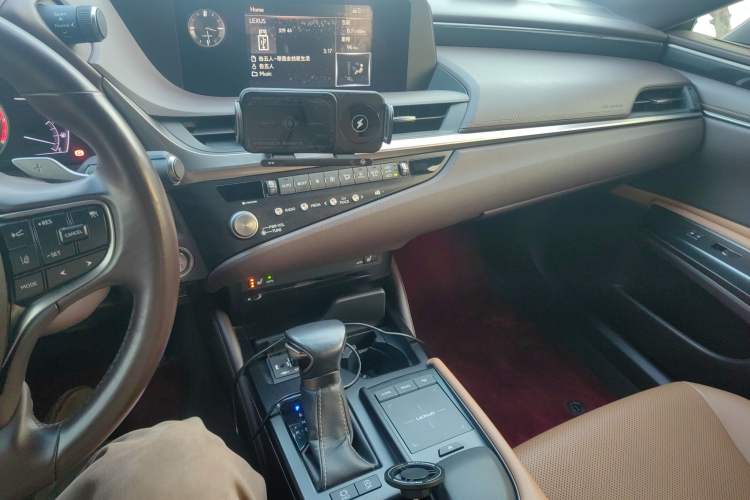 Used Lexus ES 2020 200 Excellence Edition

