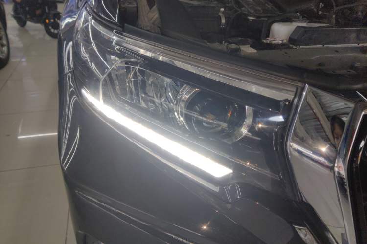 Used Toyota Prado  Right Front Headlight