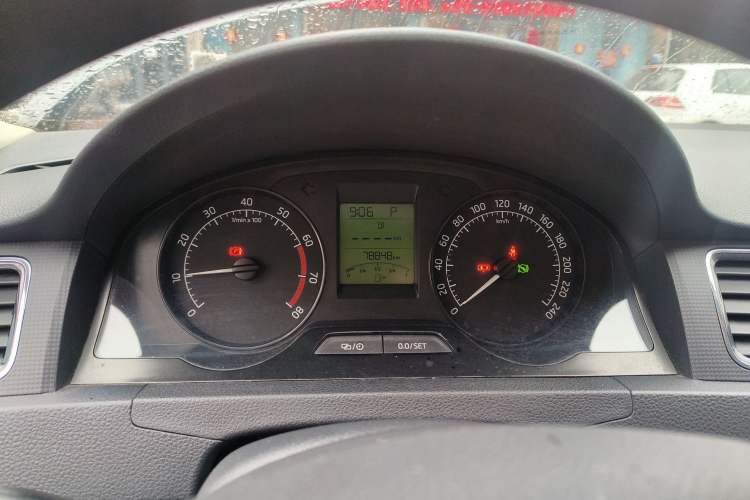 Used Skoda Rapid 2015 1.6L Automatic Smart Selection Model