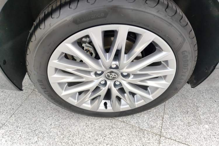 Used Toyota Avalon 2024 Dual-Motor 2.0L Premium Edition