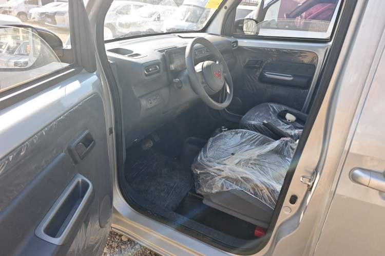Used Wuling Zhiguang New Energy 2025 Standard Model Driver Seat