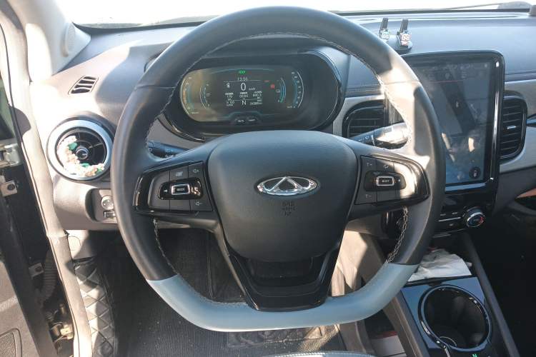 Used Chery Little Ant 2022 Restyled Version Sweet Pink Edition Half-Sugar Version 30.6 kWh 30 kW 301 km Steering Wheel