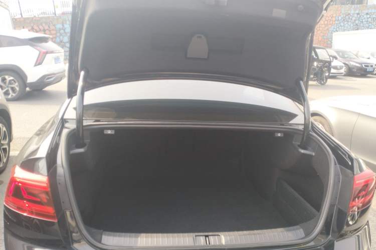 Used Volkswagen Magotan 2020 330TSI DSG Leading Model Trunk