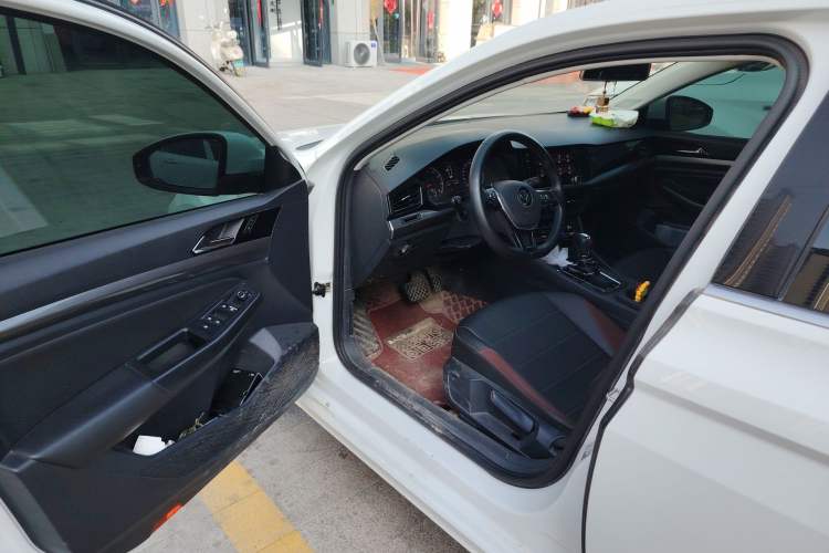 Used Volkswagen Bora 2021 1.5L Automatic Elite Smart Connect Edition Driver Seat