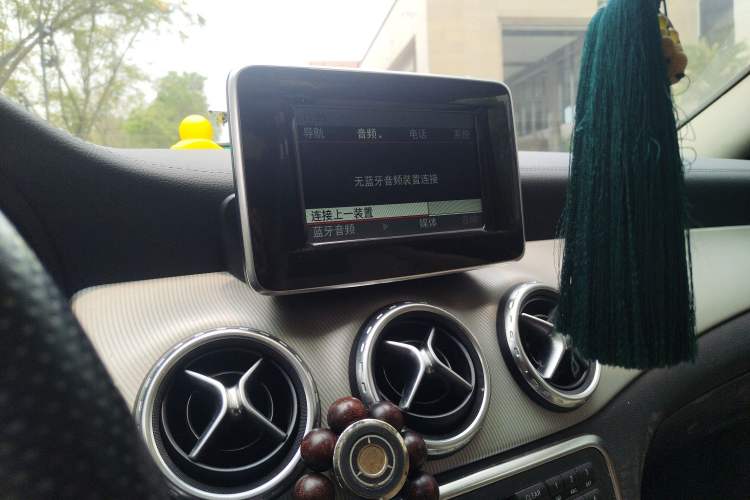 Used Mercedes-Benz GLA 2016 GLA 220 4MATIC Fashion Edition Audio And AC Panel