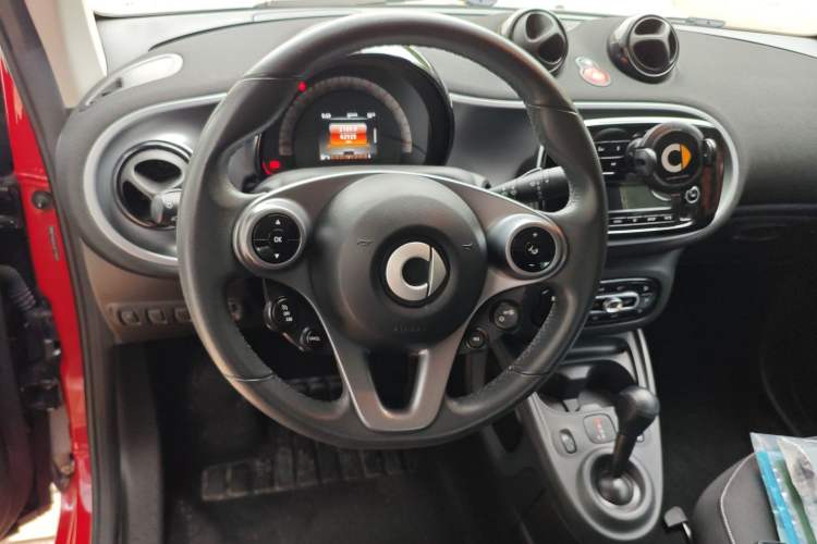 Used smart fortwo 2018 1.0L 52kW Convertible Passion Edition China V Standard
