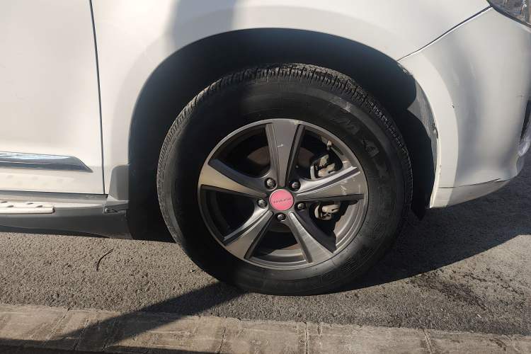 Used Haval H6 2013 Upgraded Model 1.5T Manual Two-Wheel Drive Urban Version