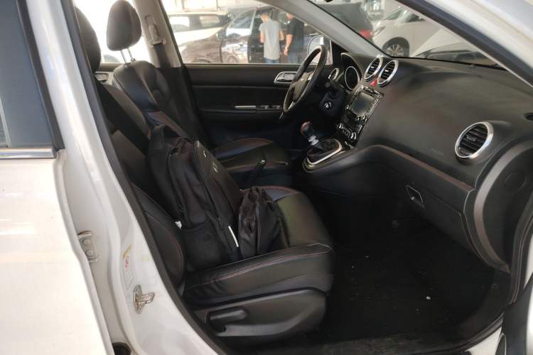 Used Haval H6 2014 Upgraded Model 2.0T Diesel Manual Two-Wheel Drive Elite Version