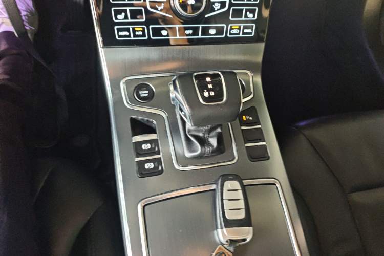 Used Hongqi H5 2020 1.8T Automatic Smart Connect Flagship Edition Gear Lever