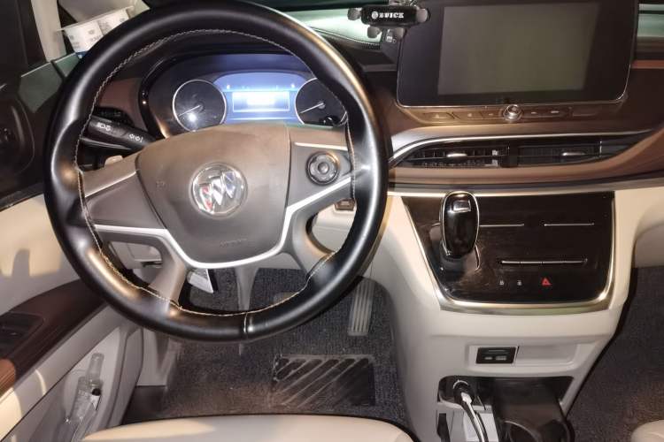 Used Buick GL8 2023 Land Executive Class Comfort Model