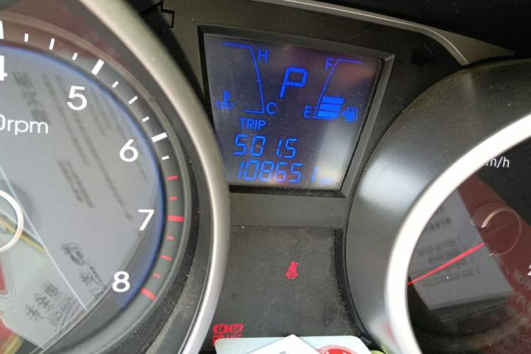 Used Hyundai ix35 2013 2.0L Automatic Two-Wheel Drive Smart GLS China IV Standard Odometer Close Up