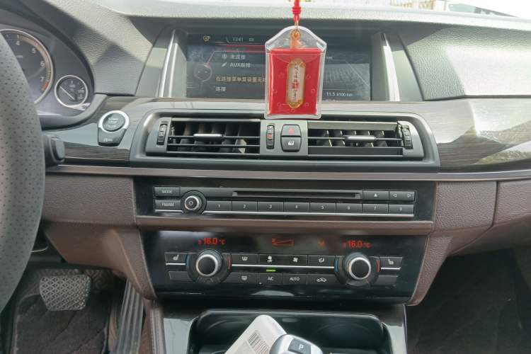 Used BMW 5 Series 2014 525Li Luxury Design Package
