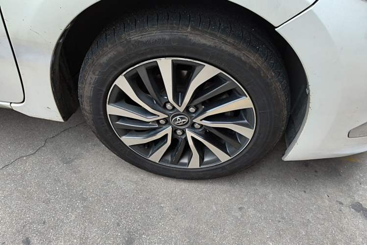 Used Toyota Corolla 2017 Revised Dual-Engine 1.8L E-CVT Elite Edition Right Front Wheel Hub