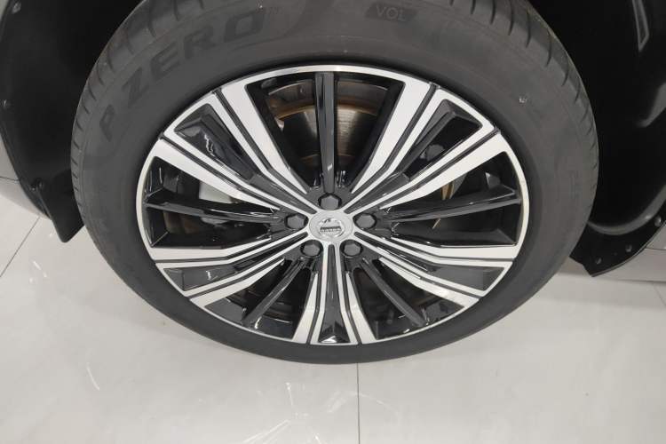 Used Volvo XC60 New Energy 2022 T8 Plug-in Hybrid All-Wheel Drive Smart Luxury Edition Exterior 4