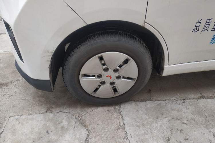 Used Wuling Yangguang 2024 300km Comfort Version with Sealed Windows 60kW Left Front Wheel Hub