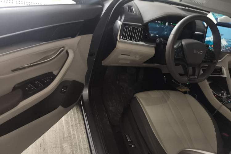 Used BYD Song PLUS New Energy 2025 EV 520km Luxury Version Driver Seat