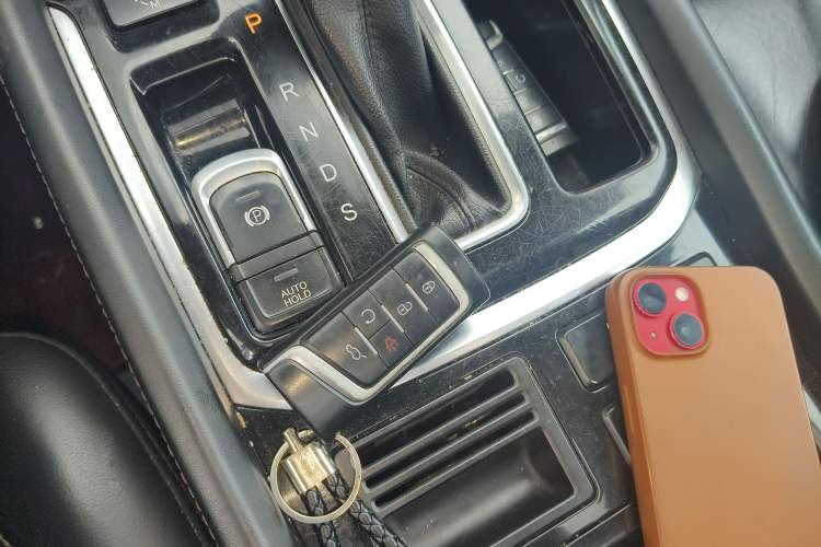 Used GAC Trumpchi GS8 2017 320T Two-Wheel Drive Luxury Smart Connectivity Version (7 Seats) Vehicle Key