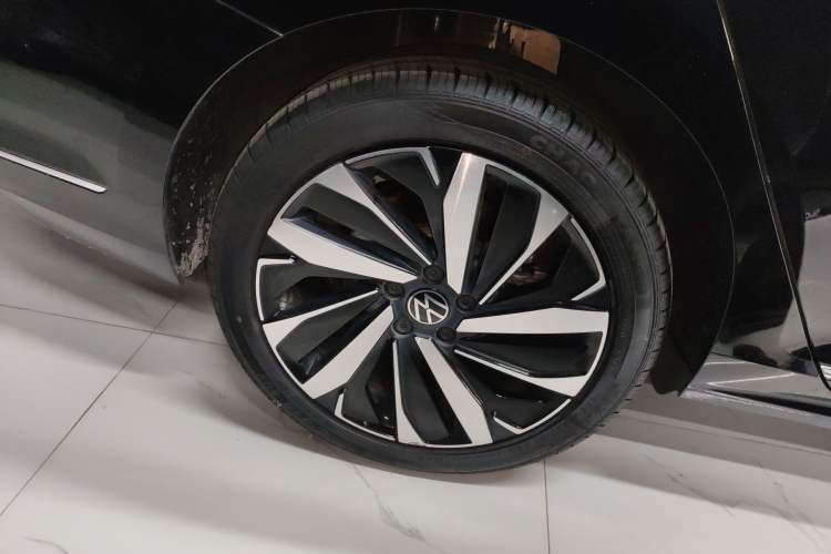 Used Volkswagen Passat 2022 330TSI Luxury Edition Right Rear Wheel Hub