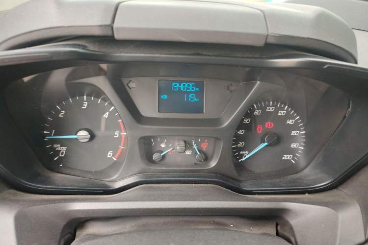 Used Ford Transit 2019 2.0T Diesel Multi-Purpose Commercial Vehicle Short Wheelbase Low Roof 6-Seater China VI Standard