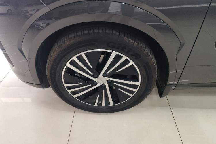 Used Lynk & Co 08 EM-P 2025 120km Long-Range Pro
