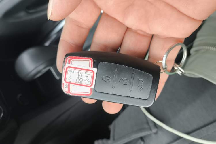 Used JMC Yusheng S350 2016 2.0T Automatic 4x4 Gasoline Luxury Version with Sunroof 7 Seats