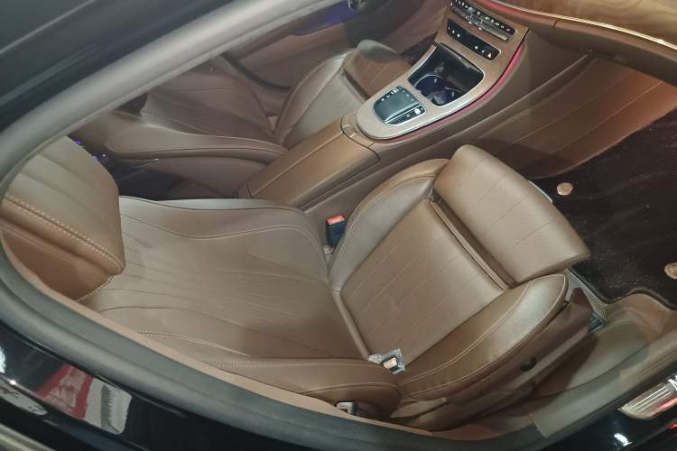 Used Mercedes-Benz E-Class New Energy 2022 Second Facelift E 350 e L Plug-in Hybrid Sports Sedan Right Front Seat