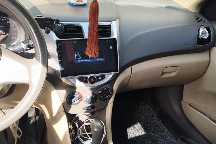 Used Hyundai Verna (older generation) 2010 Sedan 1.4L Automatic Fashionable GT Model Audio And AC Panel