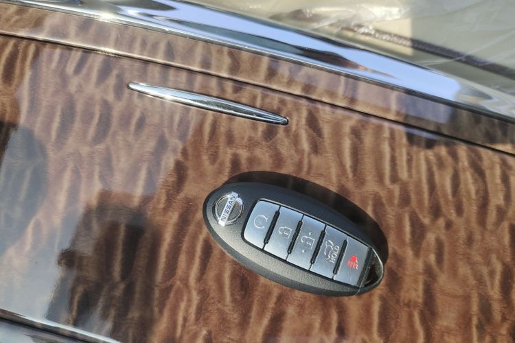 Used Nissan Patrol 2019 Y62 4.0L SE OPT with 18-inch Wheels – Middle East Vehicle Key