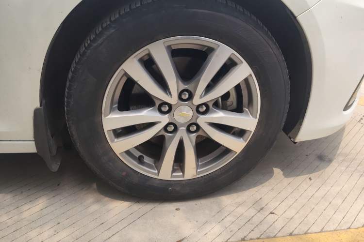 Used Chevrolet Malibu 2016 1.6T Automatic Luxury Edition Right Front Wheel Hub