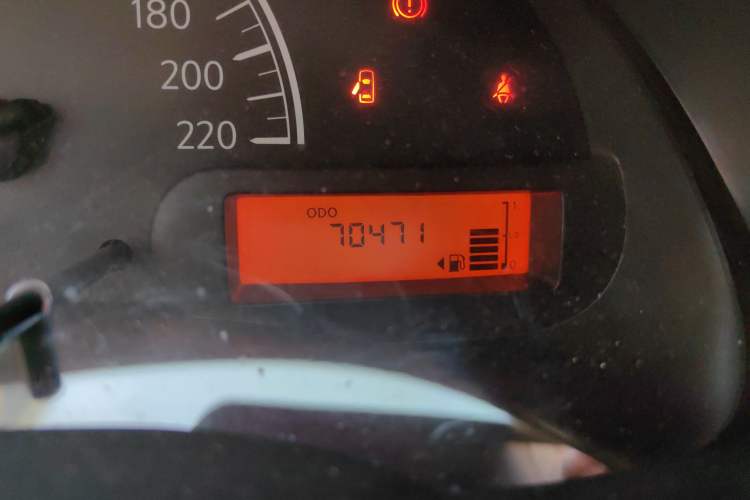 Used Nissan Sunny 2015 1.5XE Manual Comfort Edition Odometer Close Up