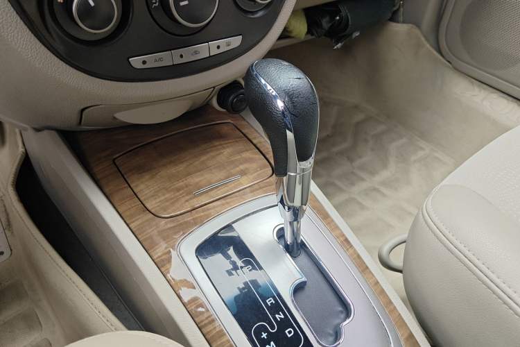 Used Buick Excelle 2015 1.5L Automatic Classic Model
