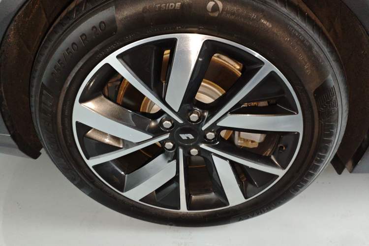 Used Li Auto L8 2023 Pro Model Right Rear Wheel Hub