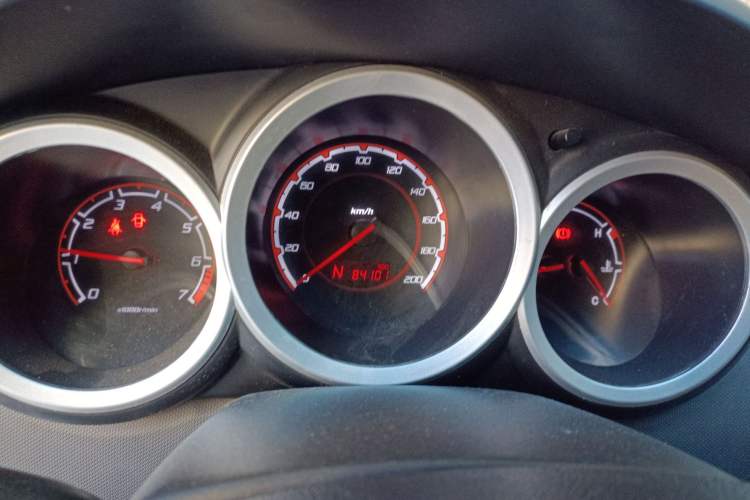 Used Changan CX20 2014 1.4L IMT Sunroof Navigation Version China IV Standard
